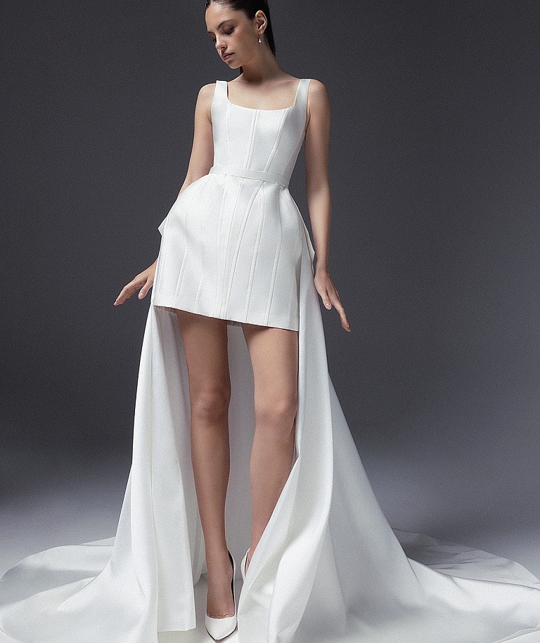 Короткое свадебное платье со съемной юбкой