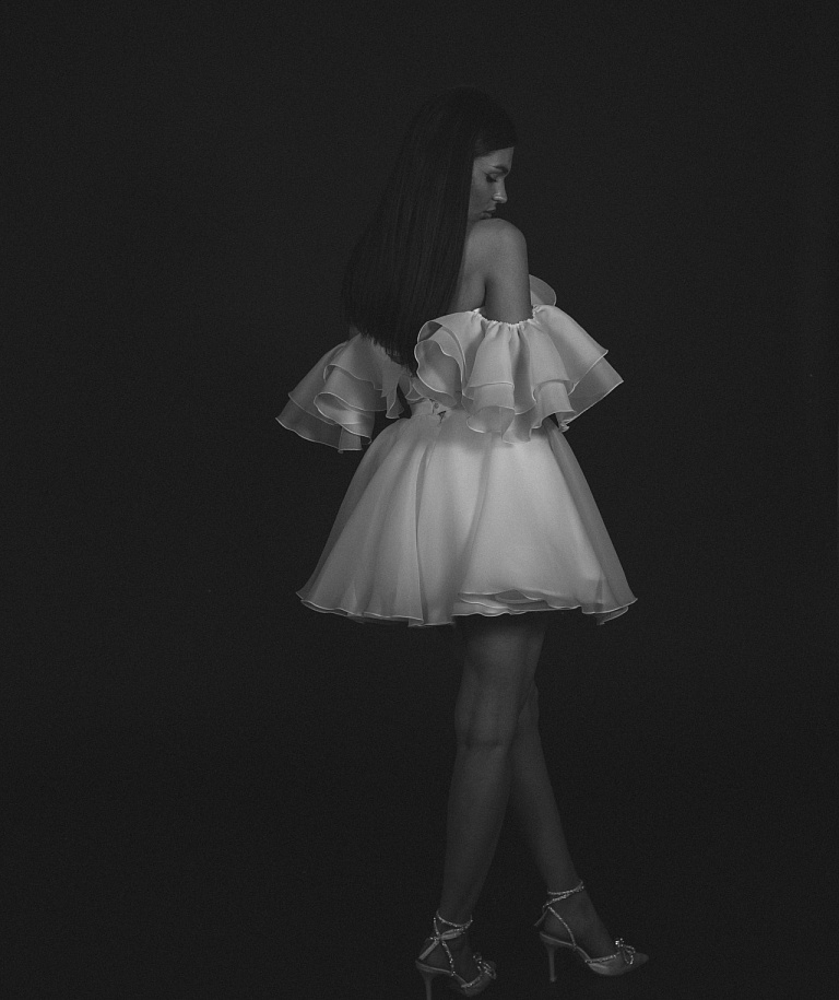 Воздушное свадебное платье мини