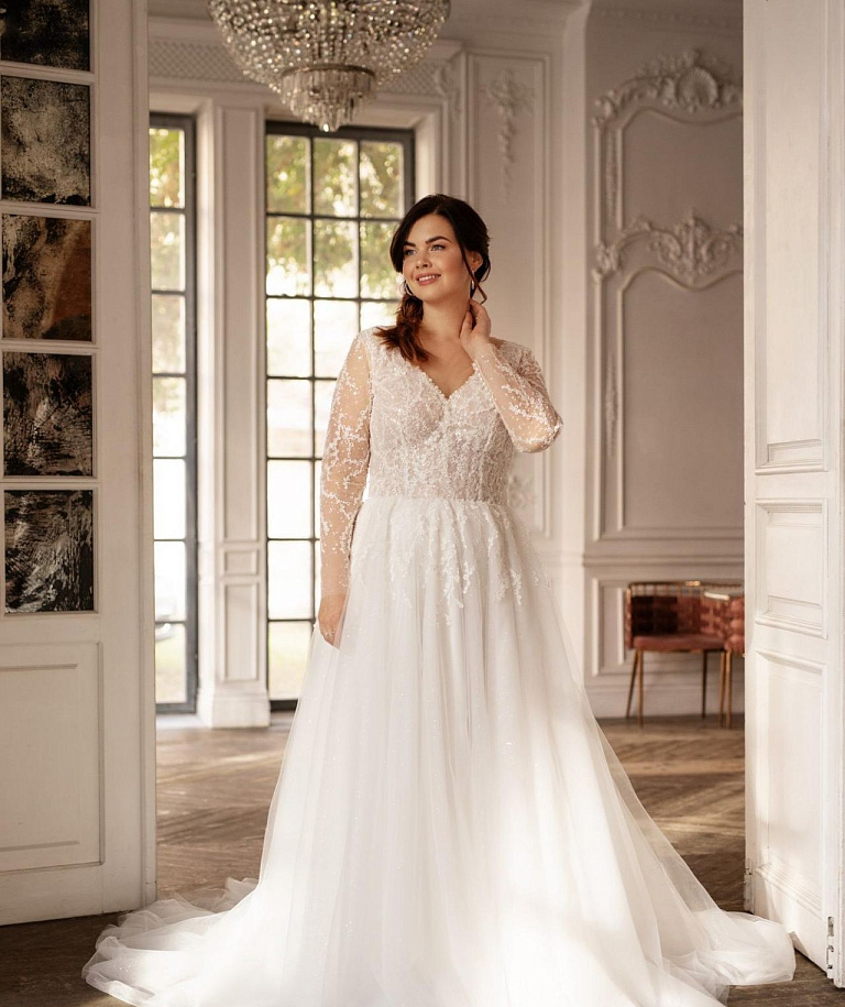 Свадебное платье для полных девушек с рукавами