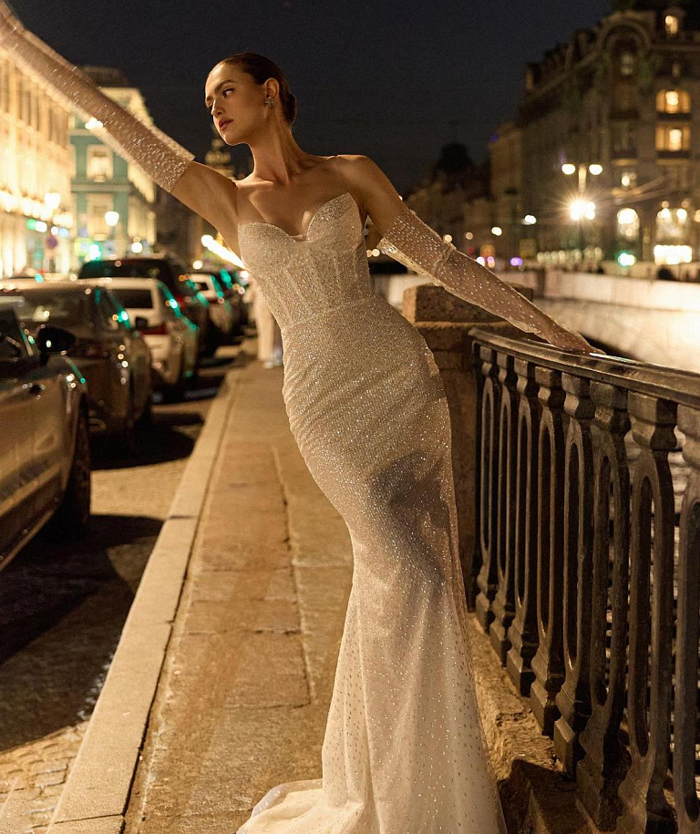 Сверкающее свадебное платье со съемными рукавами