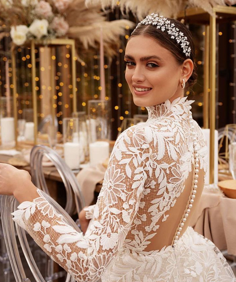 Закрытое свадебное платье в хлопковом кружеве