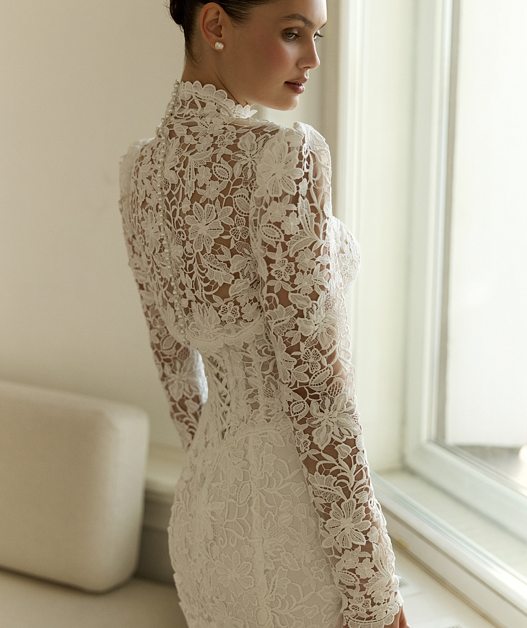 Кружевное свадебное платье со съемным болеро
