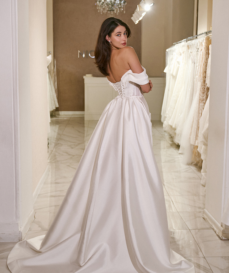 Короткое свадебное платье-трансформер из дизайнерской ткани