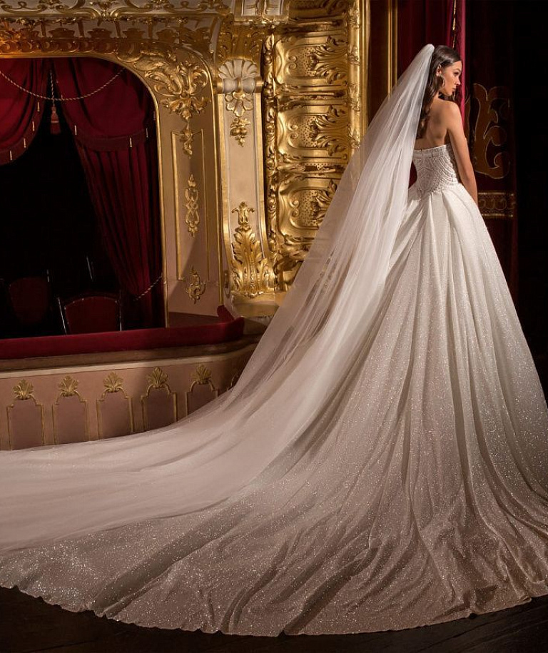 Дорогое пышное свадебное платье