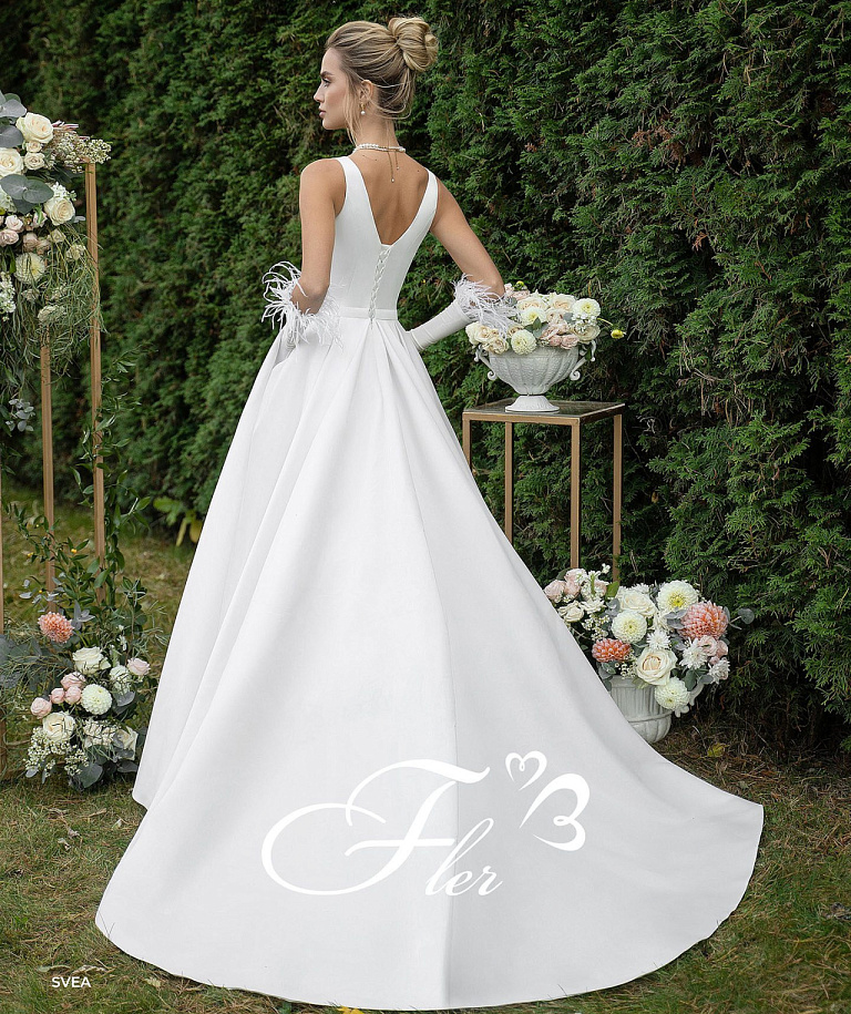 Лаконичное свадебное платье с квадратным вырезом плюс сайз