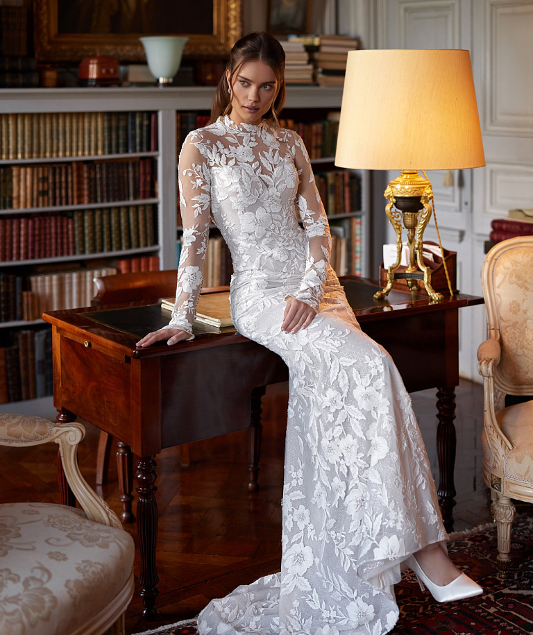 Комплект из кржевной русалки и съемного корсета с притачным шлейфом