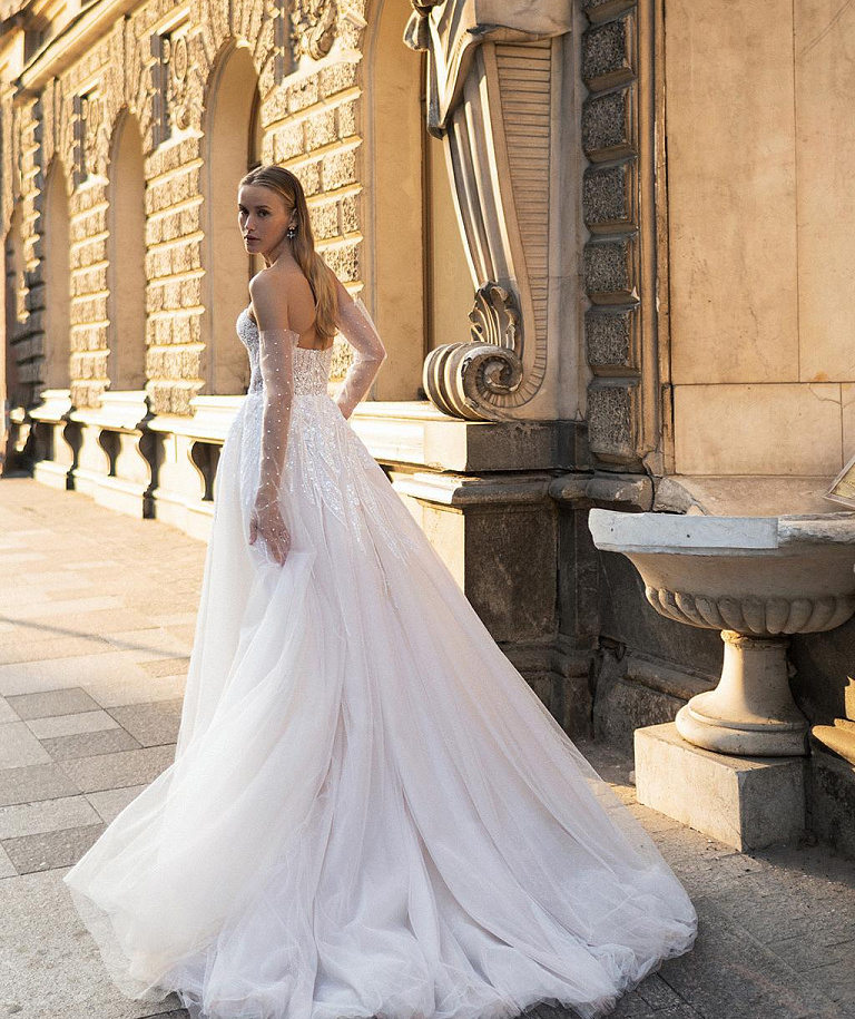 Сияющее свадебное платье А-силуэта