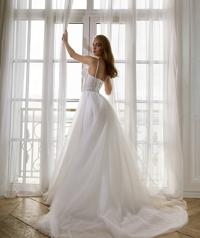 НЕЖНОЕ СВАДЕБНОЕ ПЛАТЬЕ НА ТОНКИХ БРЕТЕЛЯХ