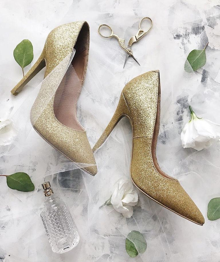 Золотые свадебные туфли