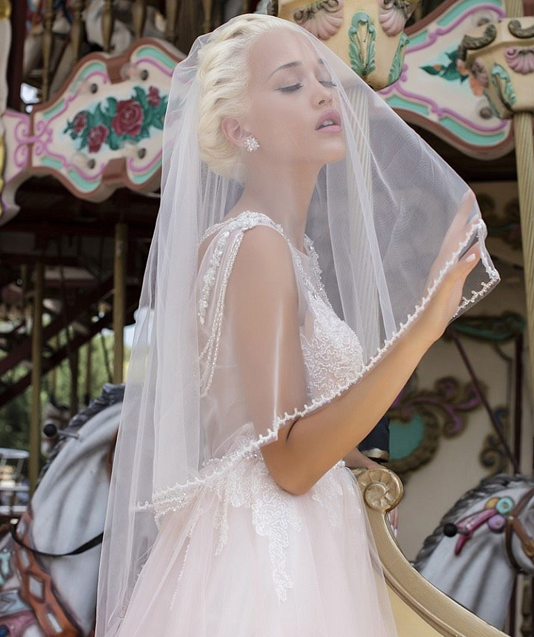 Фата с пайетками по краю