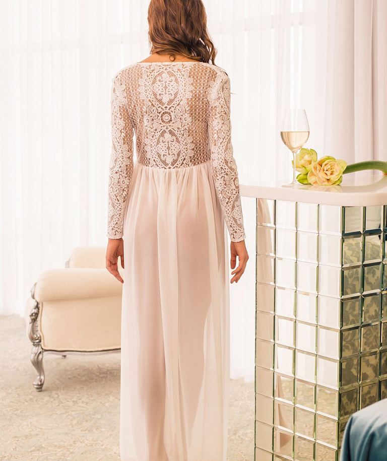 Будуарное платье с кружевными рукавами