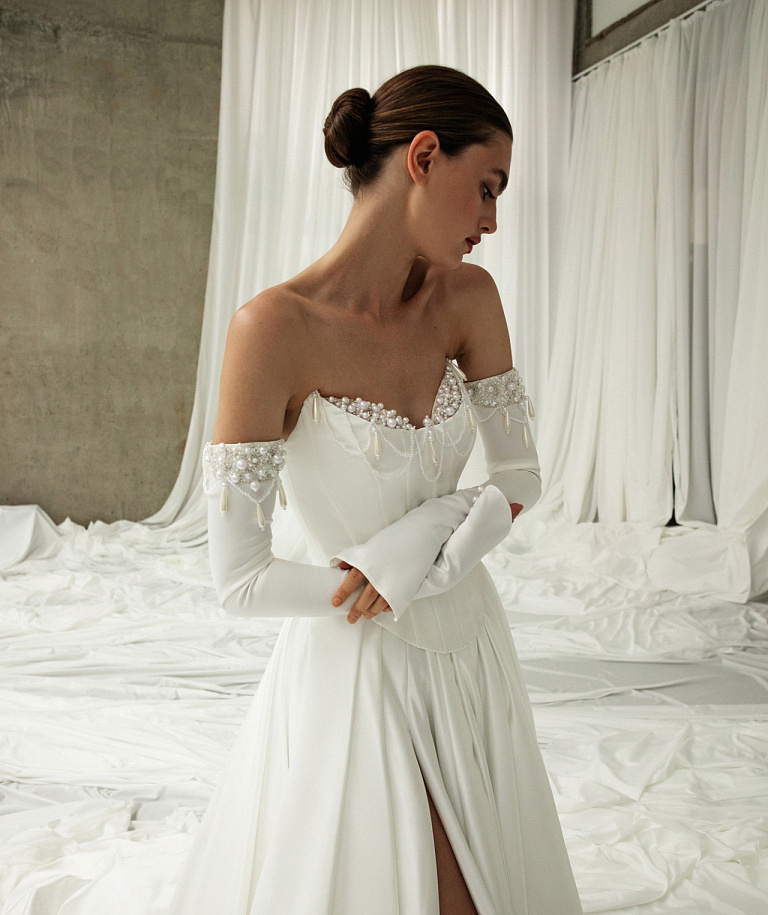 Роскошный свадебный комплект с корсетом и атласной юбкой