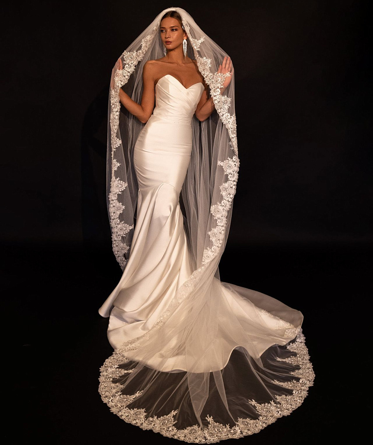 Роскошная кружевная фата испанка