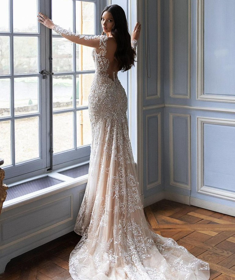 Свадебное платье рыбка с рукавами и открытой спиной