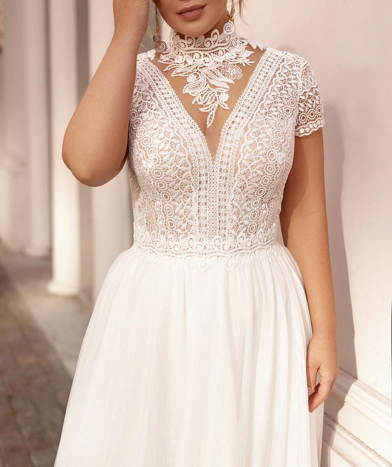 Стильное свадебное платье для полных