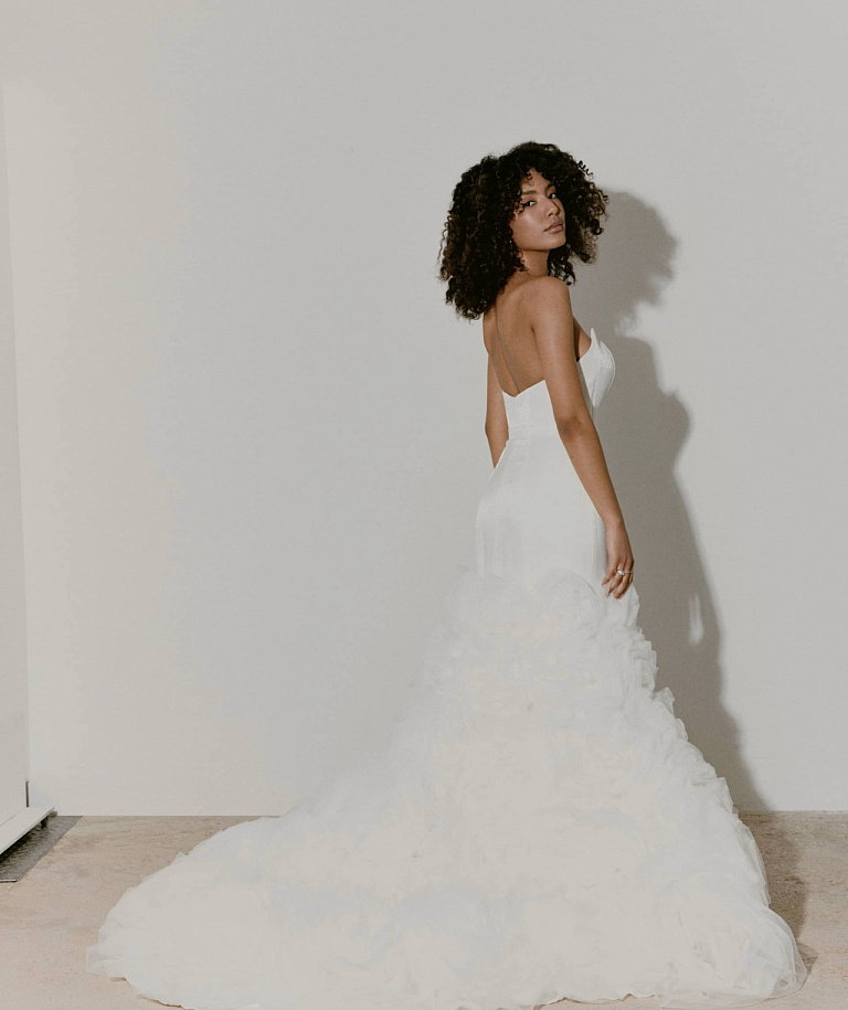 Торжественное свадебное платье из ткани Саншайн