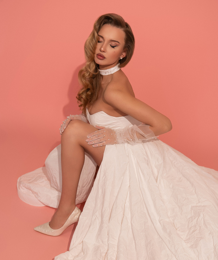 Стильное свадебное платье из тафты