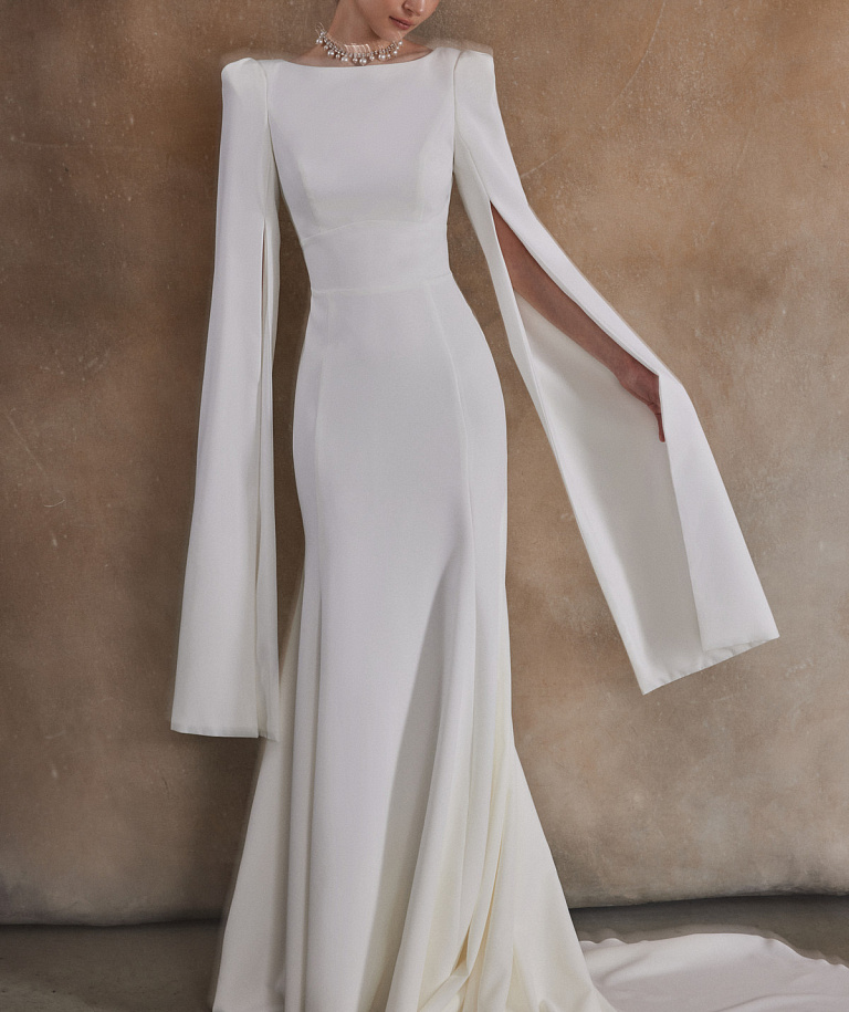 Свадебное платье из креп-стрейча с рукавами-кейпами