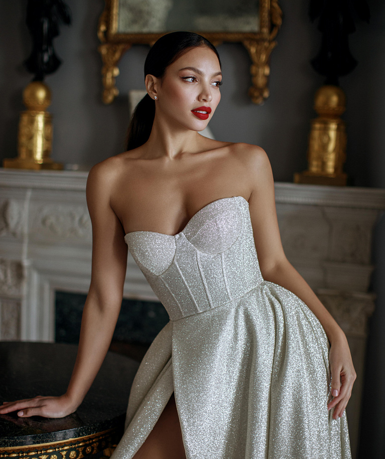 Роскошное сияющее свадебное платье