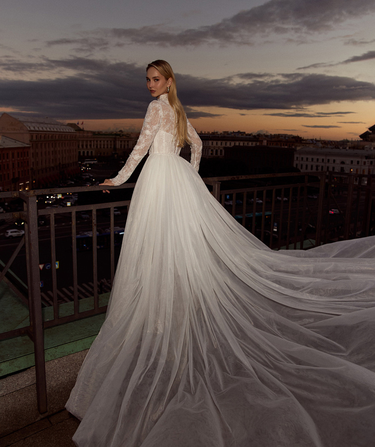 Кружевное свадебное платье русалка со шлейфом