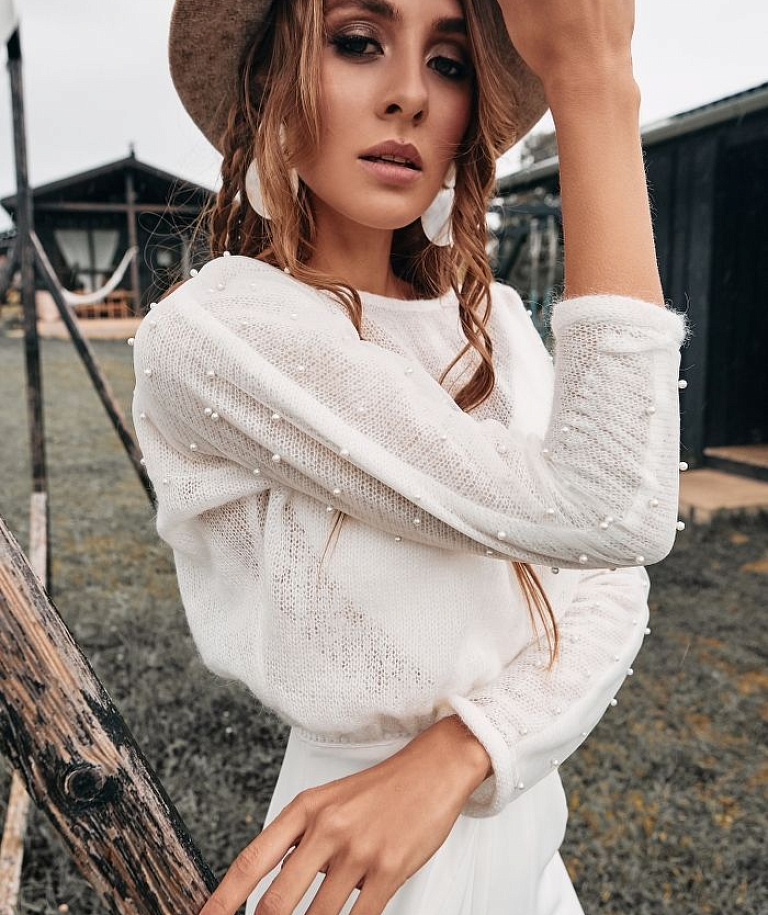 Шерстяной свитер с жемчугом