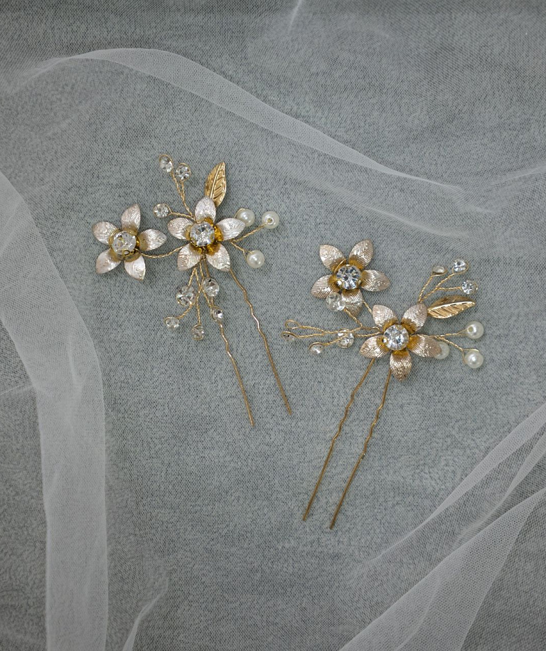 Золотые шпильки с цветочками