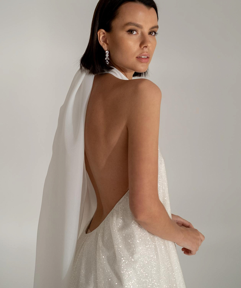 Свадебное платье мини с открытой спиной