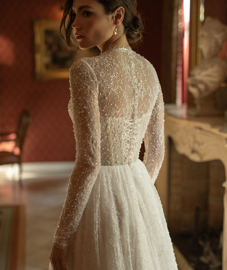 Закрытое кружевное свадебное платье