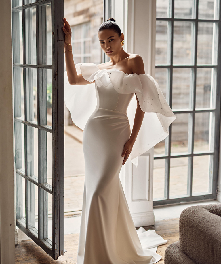 Стильное свадебное платье облегающего силуэта