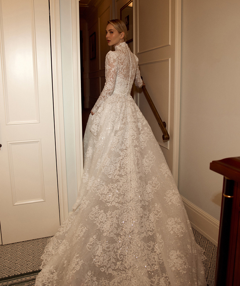 Пышное кружевное свадебное платье со съемным болеро