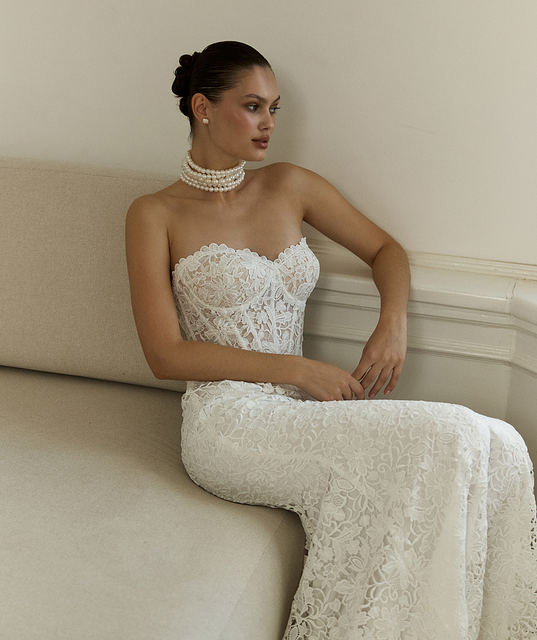 Кружевное свадебное платье со съемным болеро