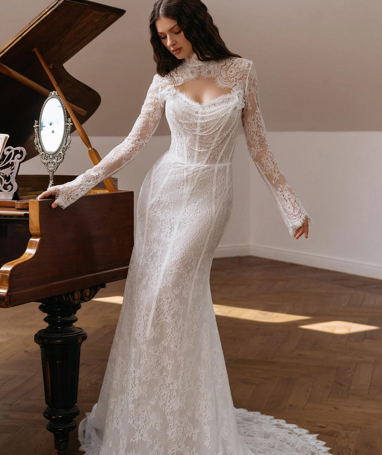 Кружевное свадебное платье со съемным болеро