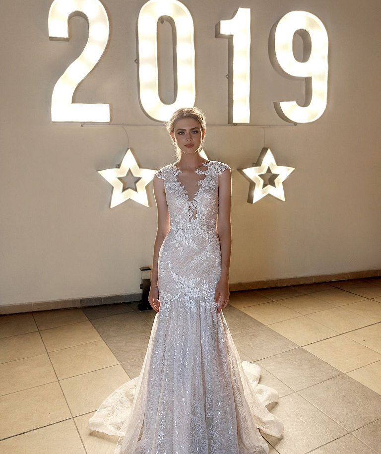 Свадебное платье рыбка с кружевной спиной