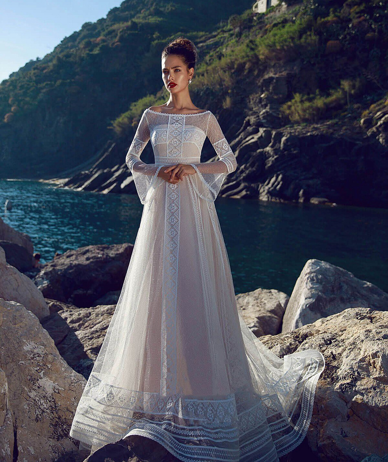 Свадебное платье в рустикальном стиле с рукавами