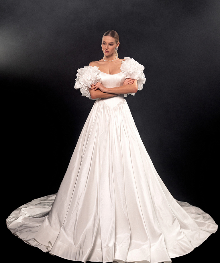 Роскошное свадебное платье силуэта принцесса