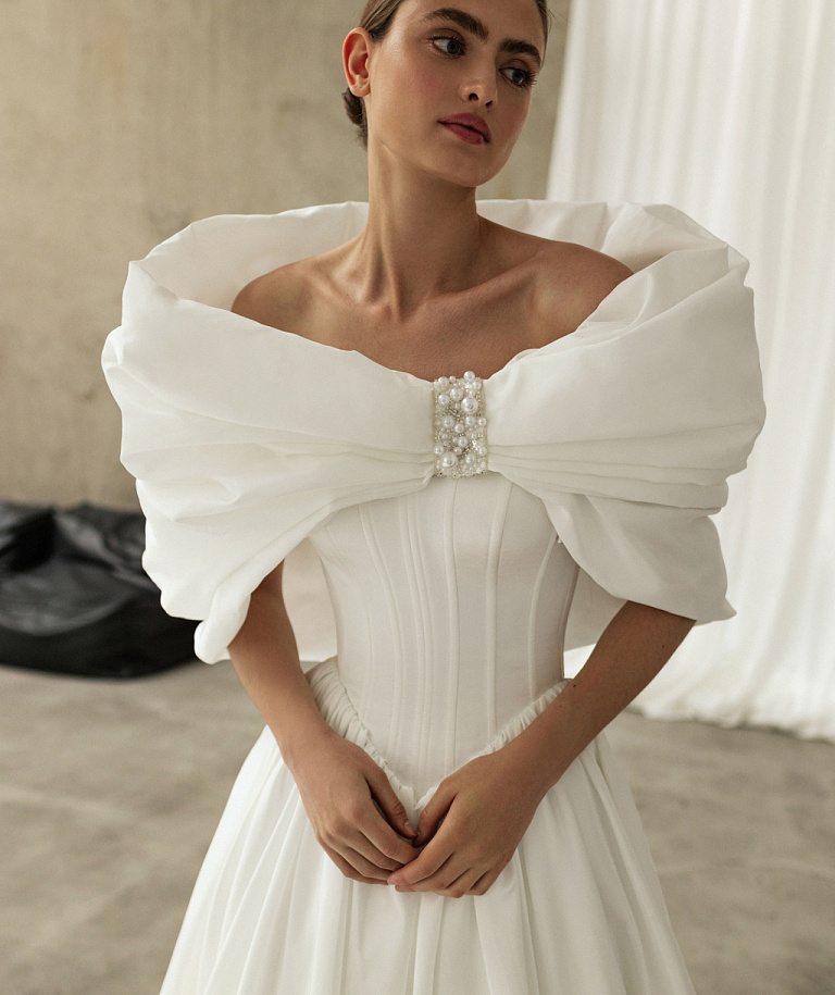 Свадебное платье принцесса с эффектным болеро