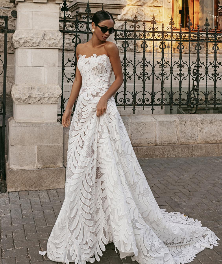 Необычное кружевное свадебное платье