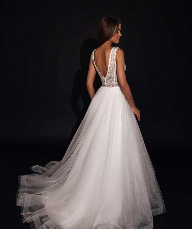 Летнее свадебное платье с блесокм