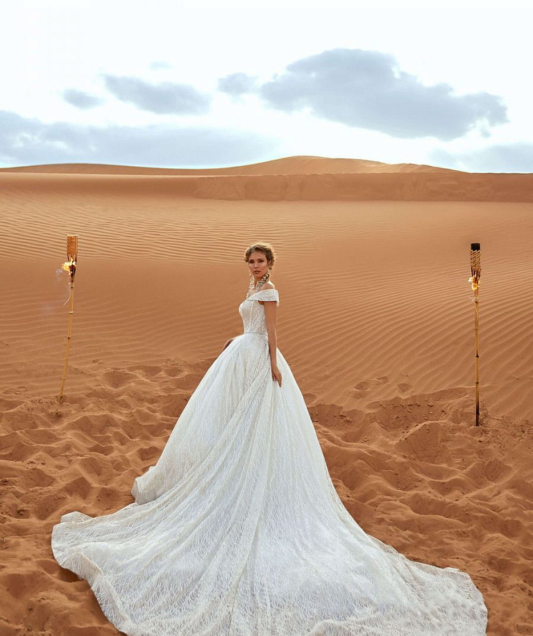 Роскошное сверкающее платье