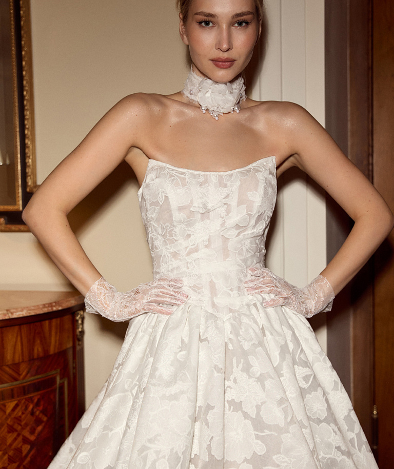 Роскошное свадебное платье из авторского кружева