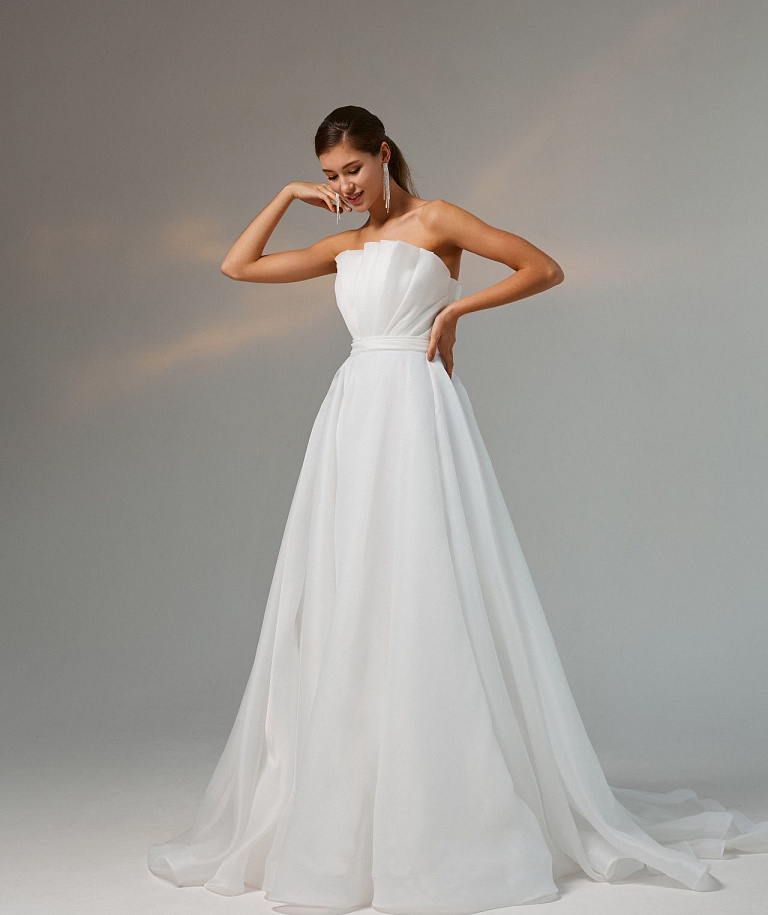 Белое свадебное платье с пышными съемными  рукавами