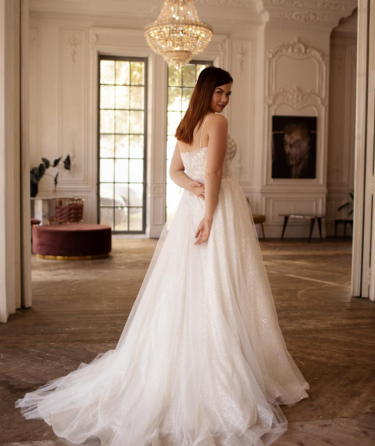 Блестящее свадебное платье для полных девушек
