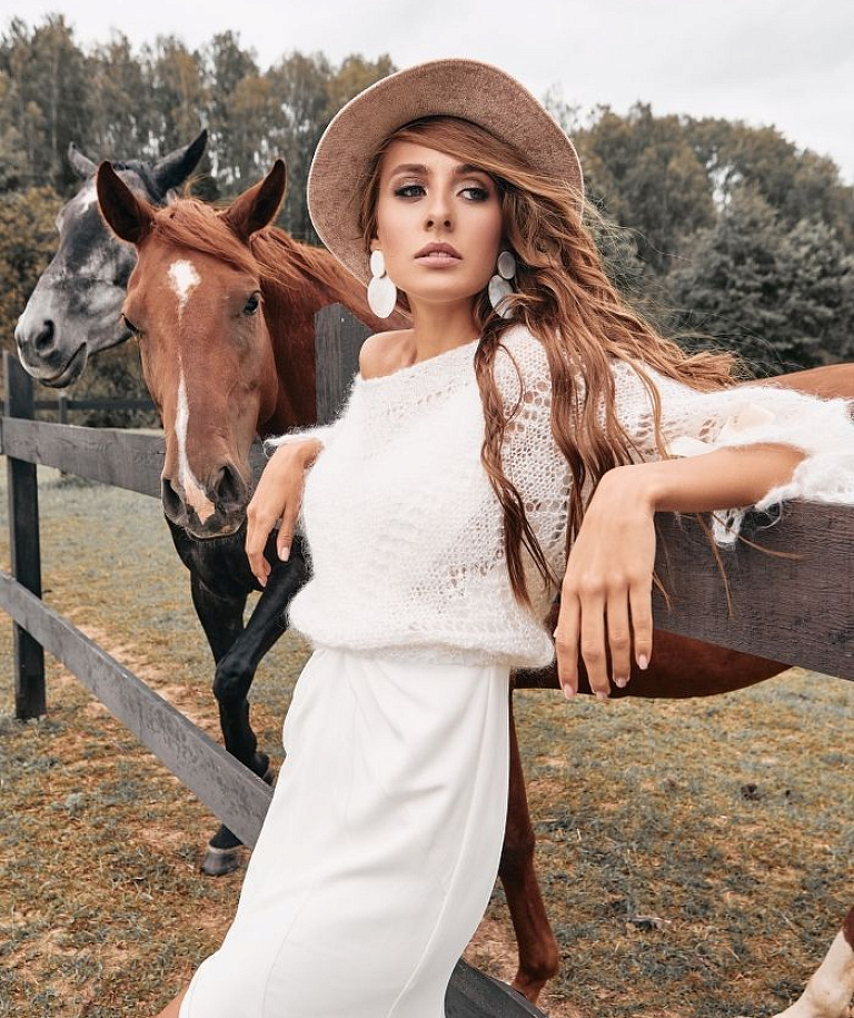 Шерстяной свитер тонкой вязки