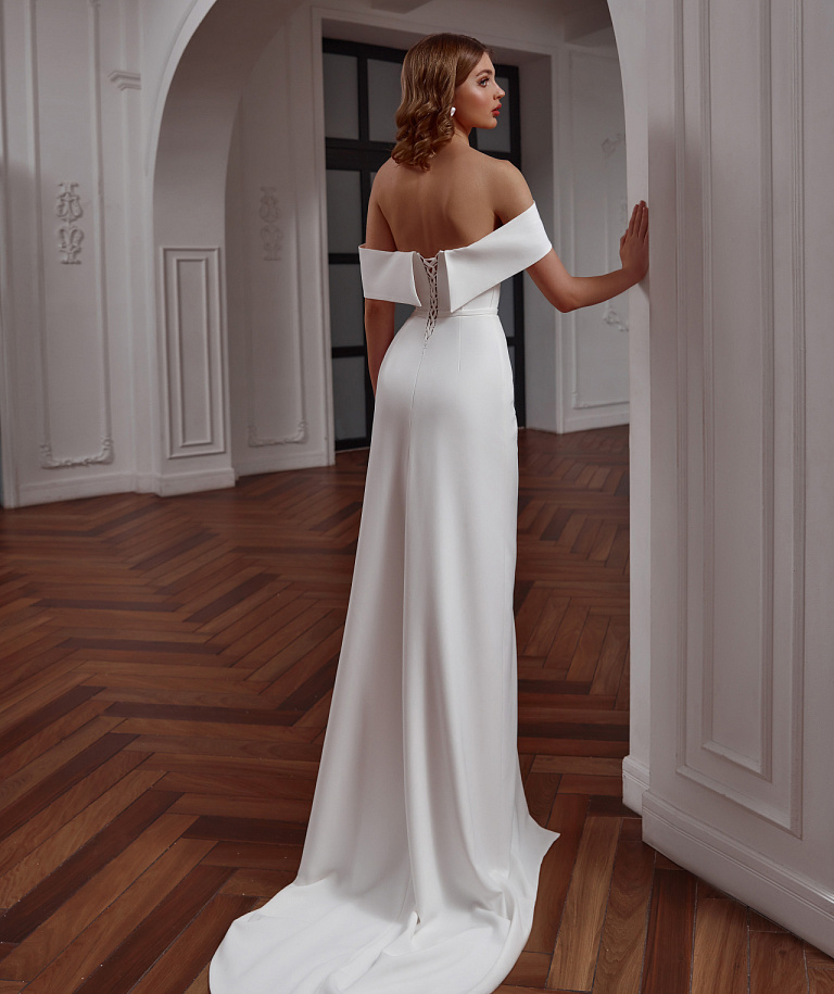 Свадебное платье русалка с разрезом в стиле минимализм