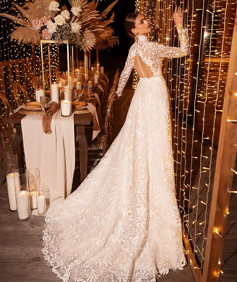 Закрытое свадебное платье в хлопковом кружеве