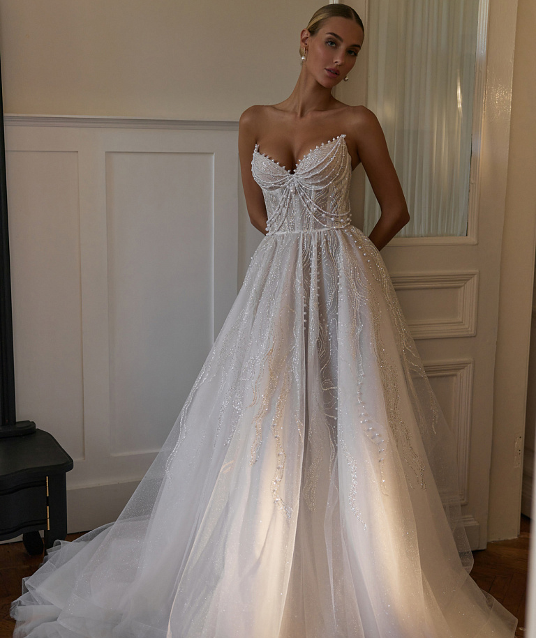 Роскошное свадебное платье декорированное жемчугом
