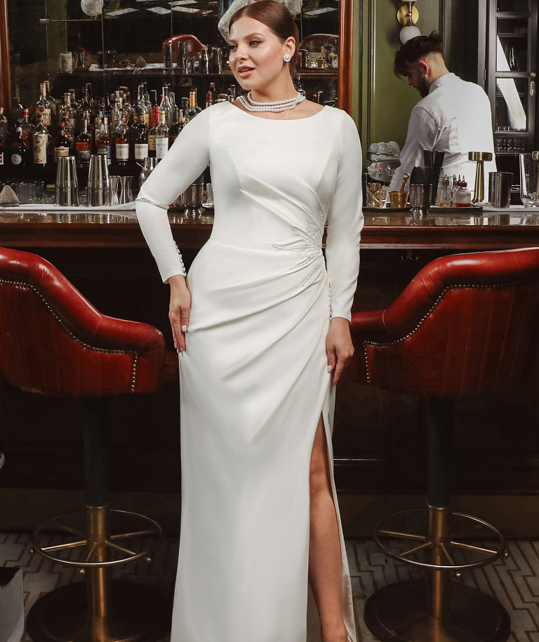 Прямое свадебное платье с рукавами большого размера