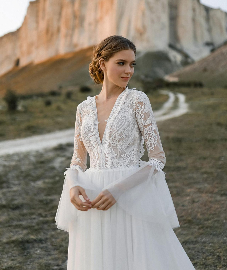 Свадебное платье бохо с расклешенными рукавами