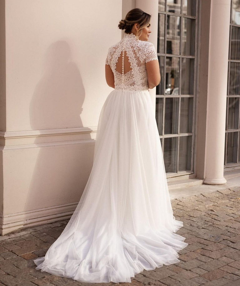 Стильное свадебное платье для полных