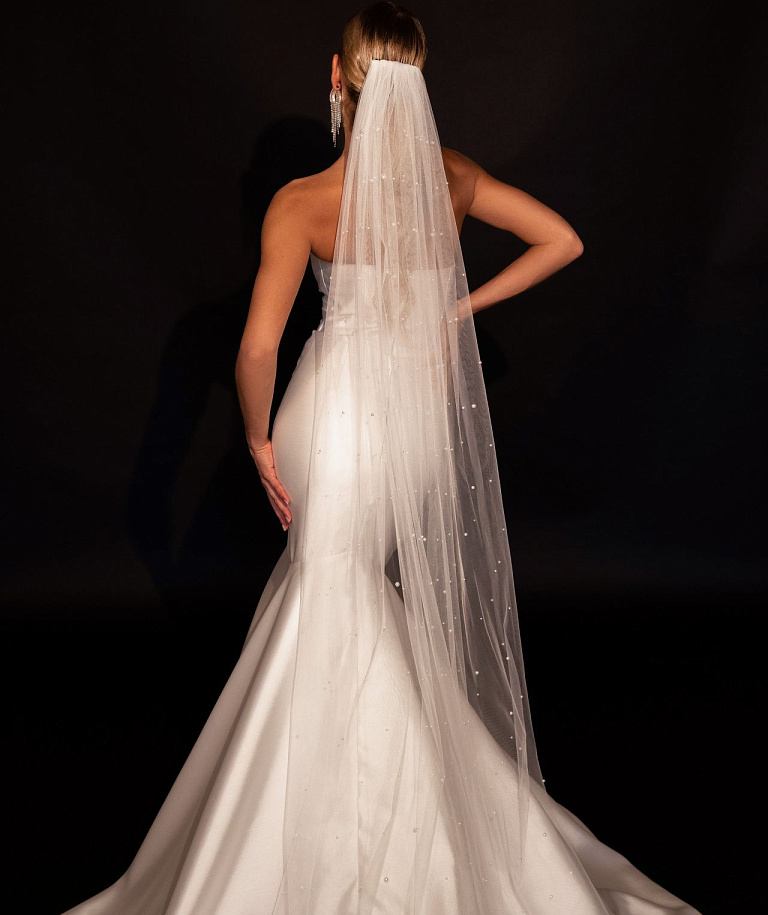 Свадебная фата с россыпью хрусталя